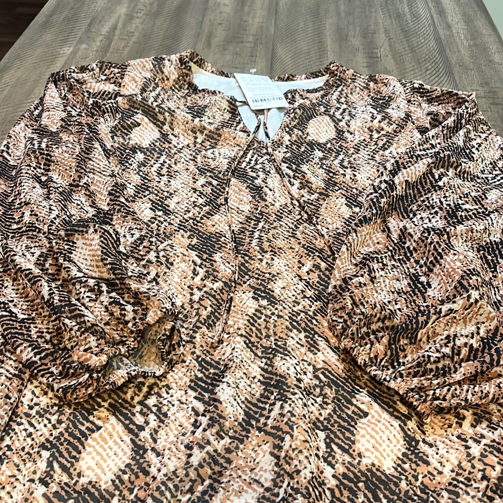 37 Fetch & Co NWT size large blouse